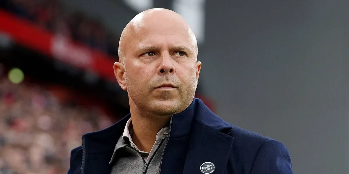 Liverpool il pastreaza pe Arne Slot dupa esecul din Carabao Cup